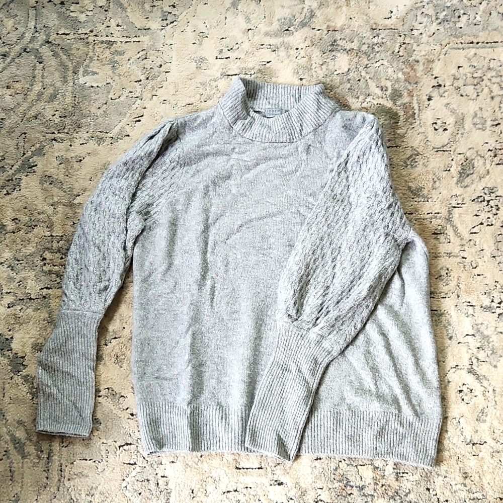 Gray crew neck knit sweater